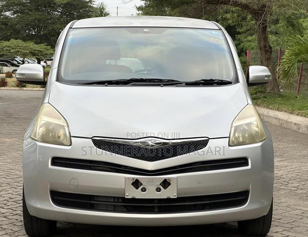 Toyota Ractis 2007 Silver