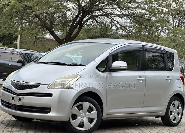 Toyota Ractis 2007 Silver
