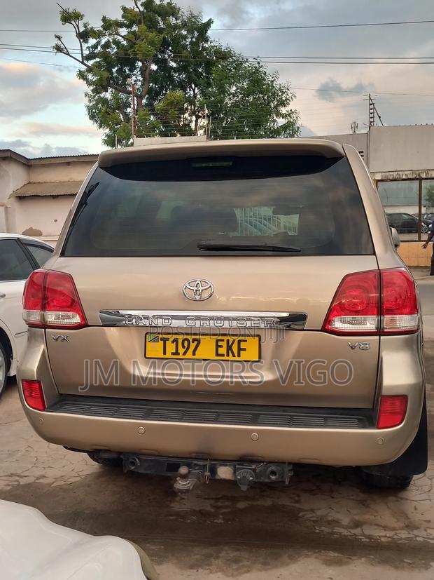 Toyota Land Cruiser 2010 Gold