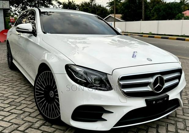 Mercedes-Benz E200 2017 Pearl