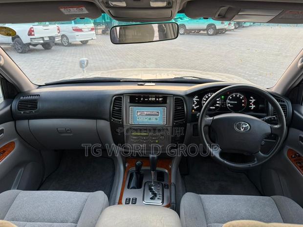 Toyota Land Cruiser HDJ 100 2005 Silver