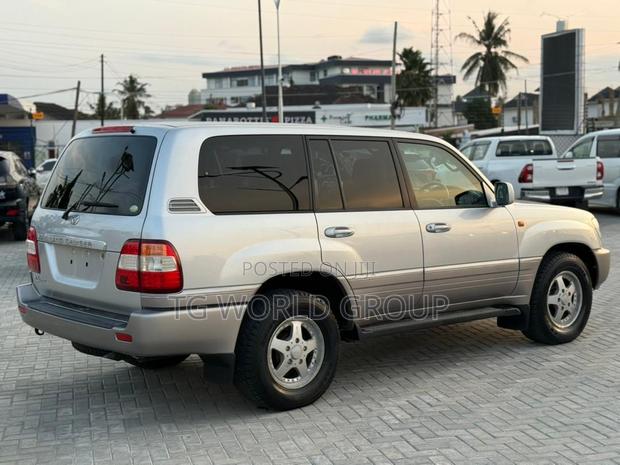 Toyota Land Cruiser HDJ 100 2005 Silver