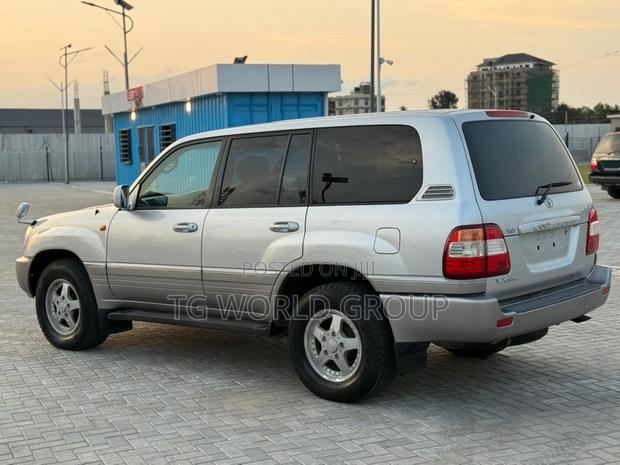 Toyota Land Cruiser HDJ 100 2005 Silver