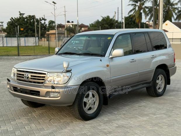 Toyota Land Cruiser HDJ 100 2005 Silver