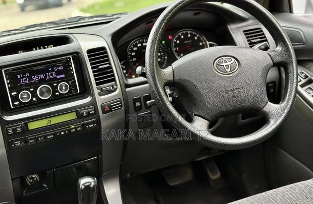 Toyota Land Cruiser Prado 2004 Silver