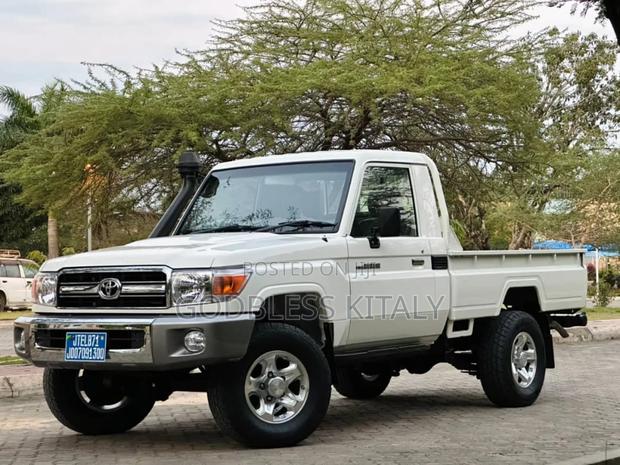 Toyota Land Cruiser 2013 White