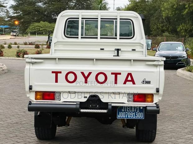 Toyota Land Cruiser 2013 White