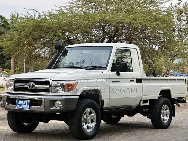 Toyota Land Cruiser 2013 White