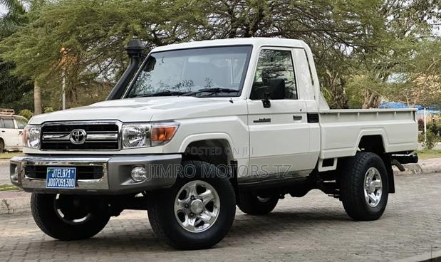 Toyota Land Cruiser 2013 White