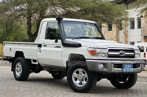 Toyota Land Cruiser 2013 White