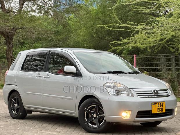 Toyota Raum 2008 Silver