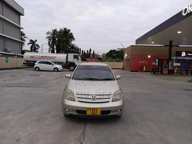 Toyota IST 2004 Beige