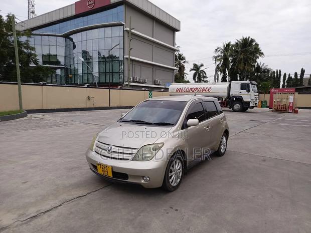 Toyota IST 2004 Beige