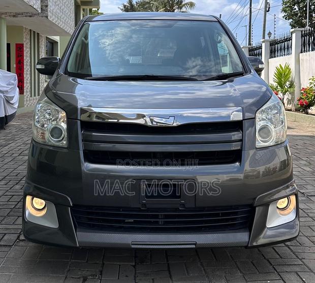 Toyota Noah 2008 Gray