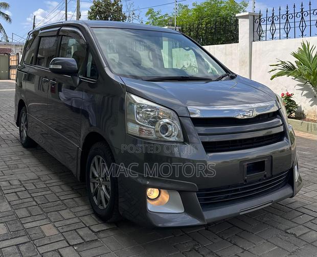 Toyota Noah 2008 Gray