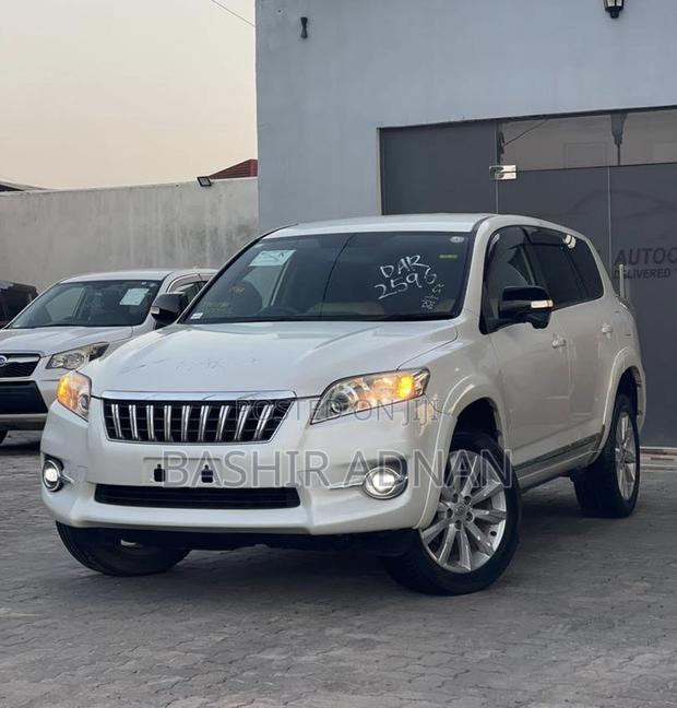 Toyota Vanguard 2011 Pearl