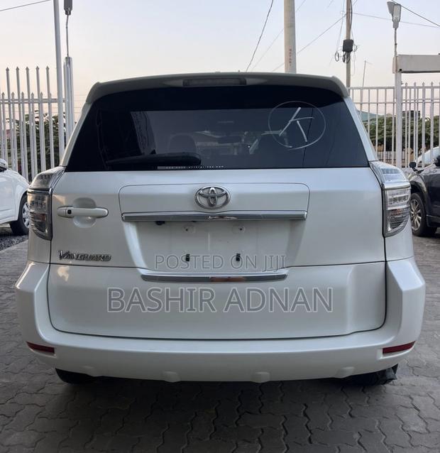 Toyota Vanguard 2011 Pearl