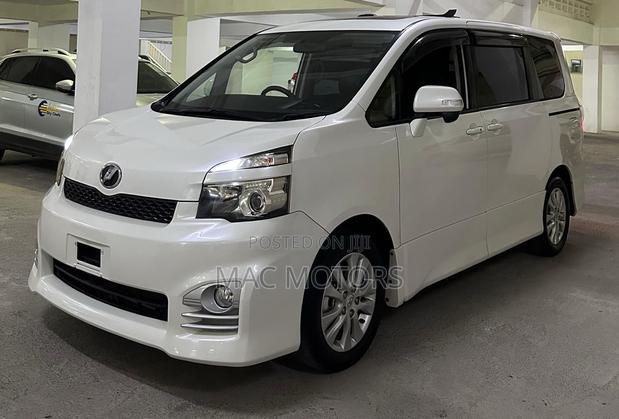 Toyota Voxy 2012 White