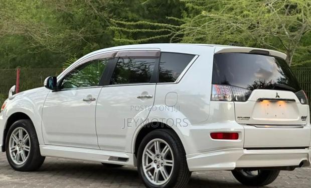 Mitsubishi Outlander 2010 Pearl