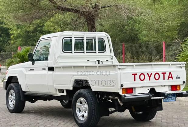 Toyota Land Cruiser 2013 White