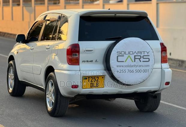 Toyota RAV4 2001 White
