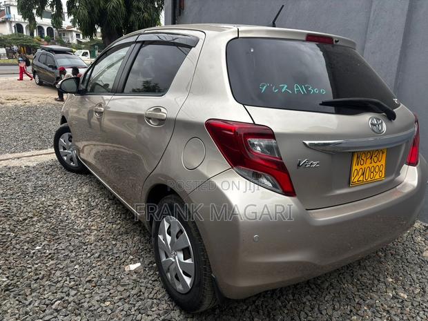 Toyota Vitz 2015 Gold