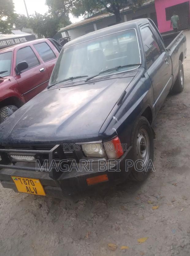 Toyota Hilux 1999 Blue