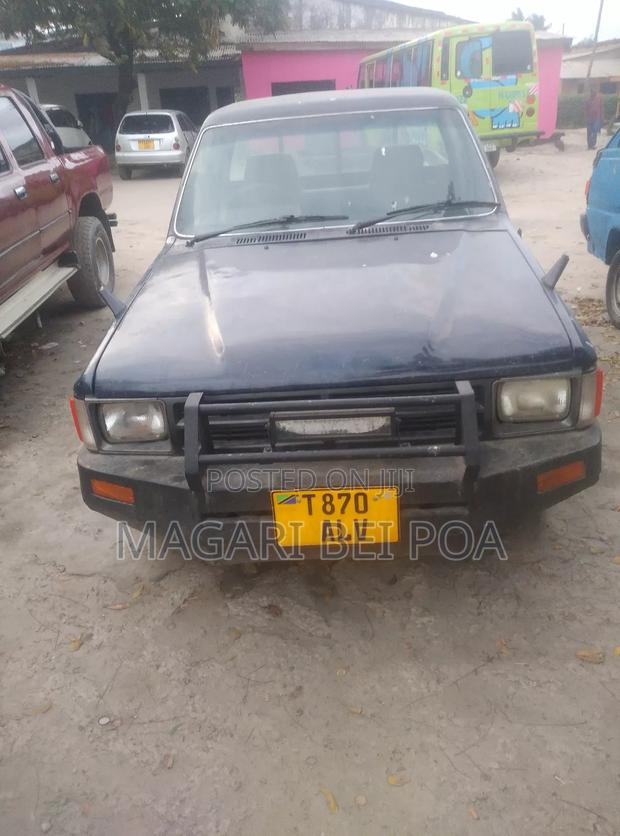 Toyota Hilux 1999 Blue