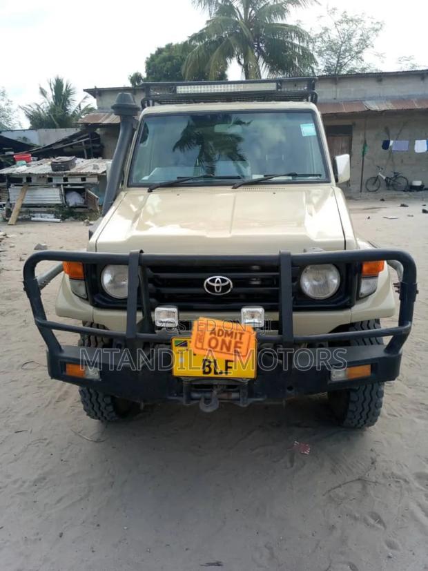 Toyota Land Cruiser 90 3.0 D 1996 Beige