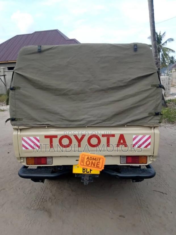 Toyota Land Cruiser 90 3.0 D 1996 Beige