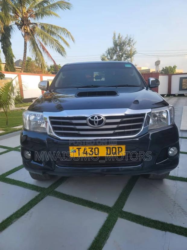 Toyota Hilux 2013 Gray