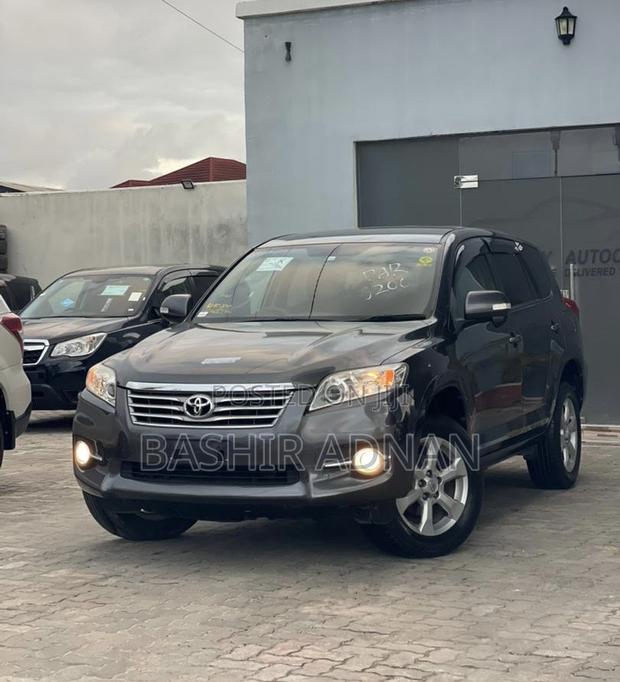 Toyota Vanguard 2012 Gray