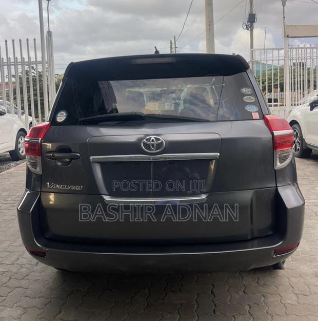 Toyota Vanguard 2012 Gray