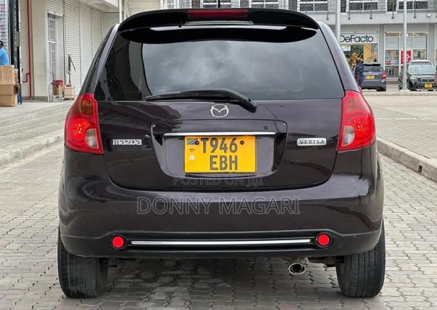 Mazda Verisa 2010