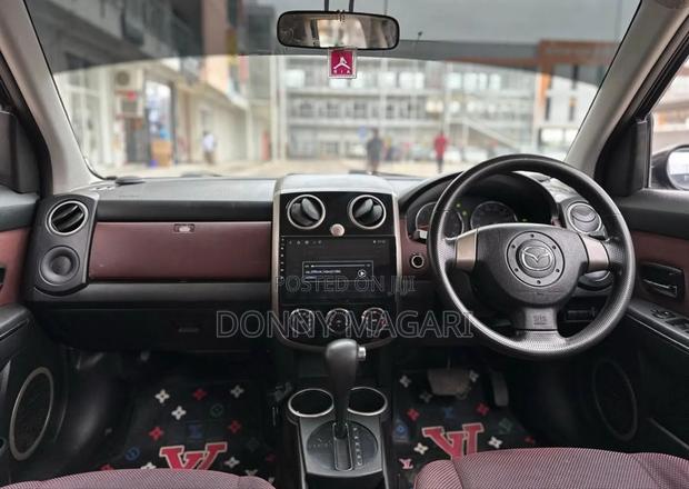 Mazda Verisa 2010