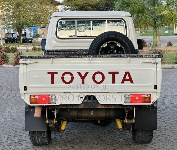 Toyota Land Cruiser 2016 White