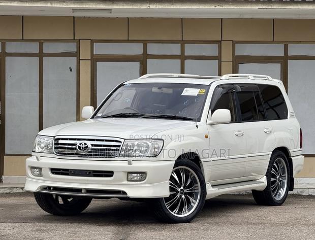 Toyota Land Cruiser 2001 White
