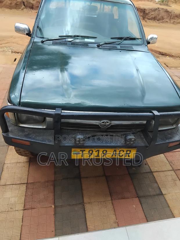 Toyota Hilux 1999 Green