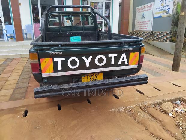 Toyota Hilux 1999 Green