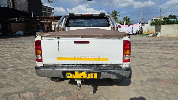 Toyota Hilux 2008 White