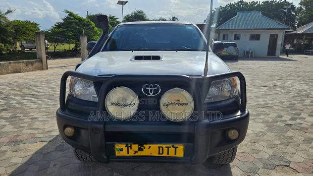 Toyota Hilux 2008 White