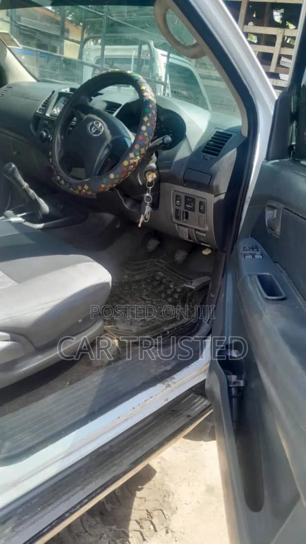 Toyota Hilux 2.5 D-4D SRX 2010 White