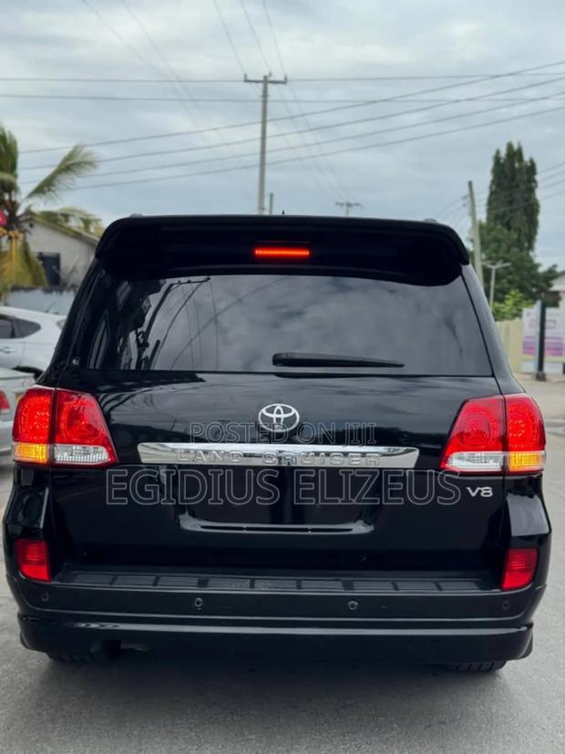 Toyota Land Cruiser 2010 Black