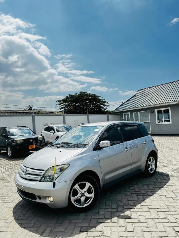 Toyota IST 2004 Silver