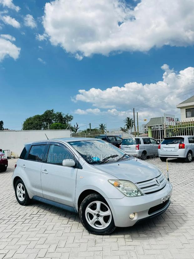 Toyota IST 2004 Silver