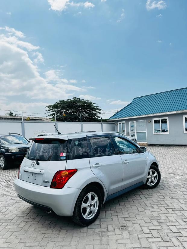 Toyota IST 2004 Silver