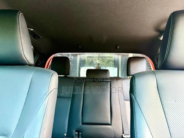 Toyota Hilux 2022 Orange