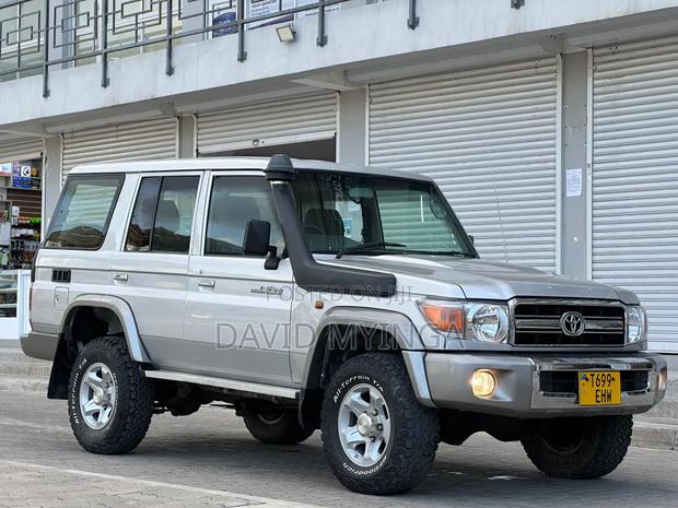 Toyota Land Cruiser 2007 Gray