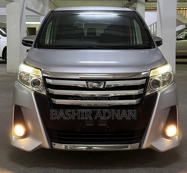 Toyota Noah 2.0 FWD (7 Seater) 2015 Silver