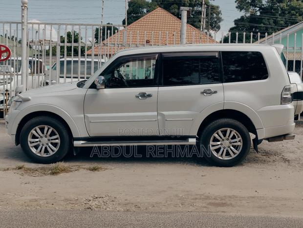 Mitsubishi Pajero V90 3.2 DI-D 2014 White